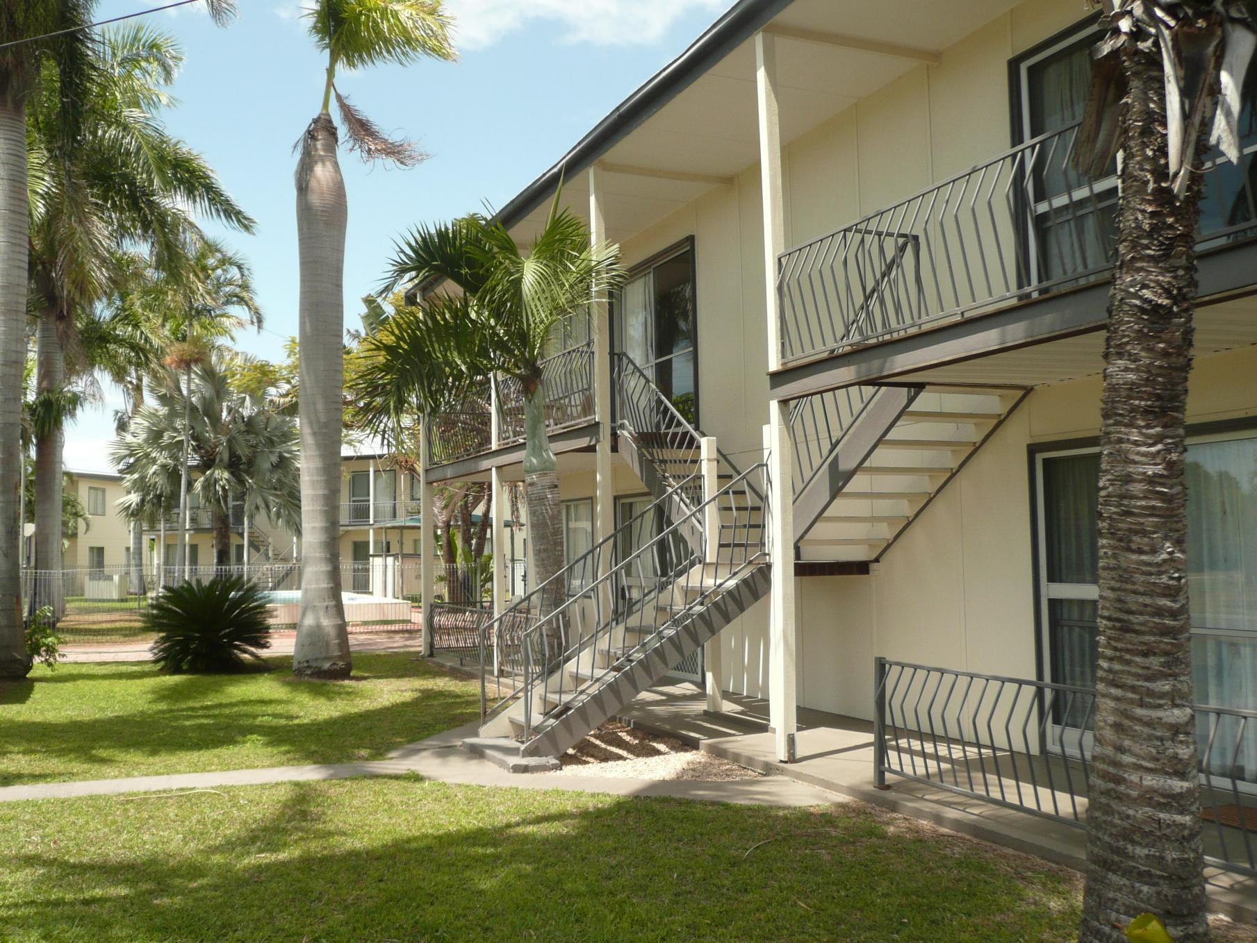 Ocean Breeze Apartments Bowen Exterior photo